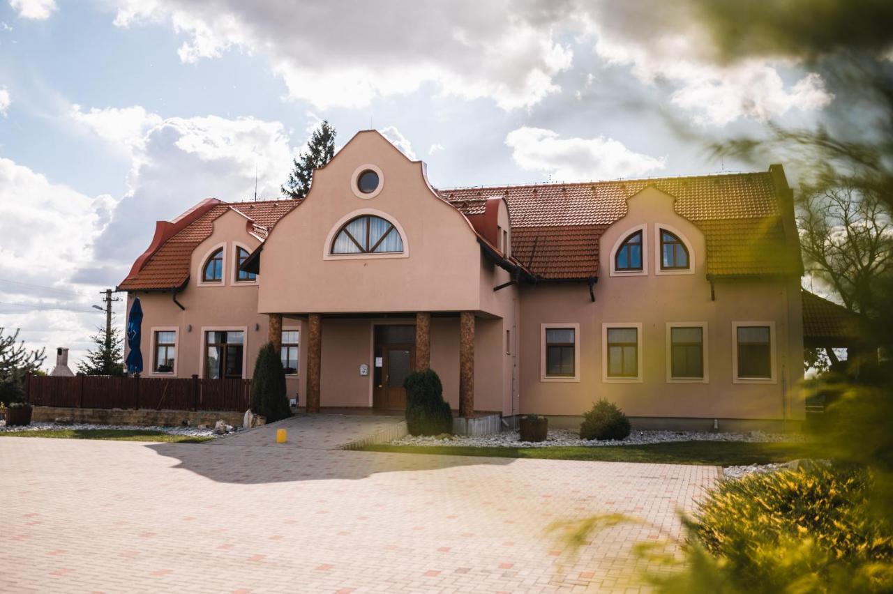 Motel ARD Sarovce Esterno foto